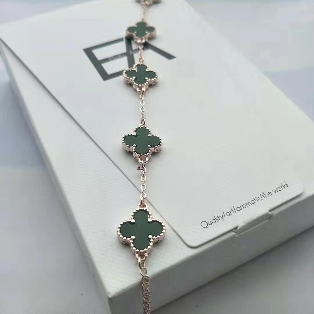  Vòng tay kiểu dáng đơn giản phong cách sang trọng thời trang cho nữ | BigBuy360 - bigbuy360.vn