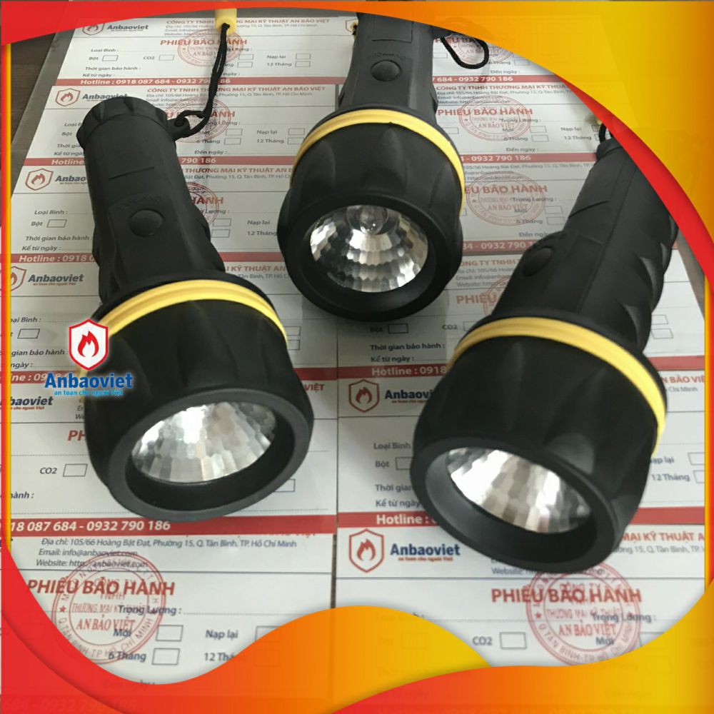 Đèn pin chuyên dụng ánh sáng vàng PCCC chống nước IPX4, chiếu được trong điều kiện có khói