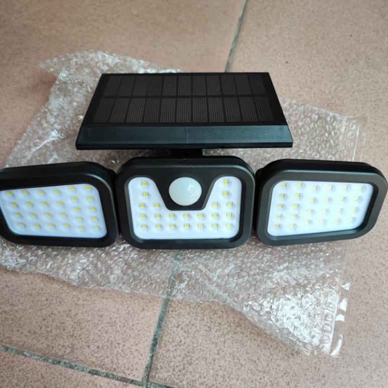 Đèn Năng Lượng Mặt Trời Với 3 Bóng 74 Led Có Cảm Biến Chuyển ĐộngFREESHIPĐèn Led 3 Bóng