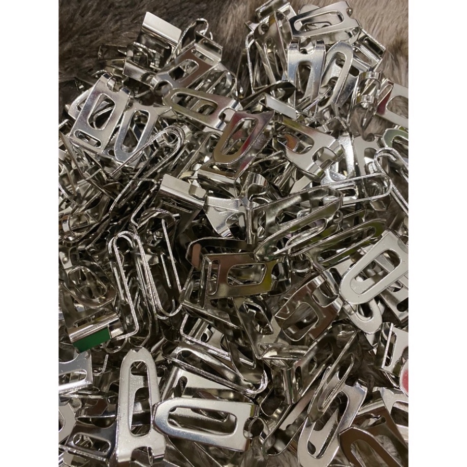 Móc treo máy khoan và vặn vít MAKITA 14.4V - 18V. treo máy vào thắt lưng hay túi đeo khi không sử dụng