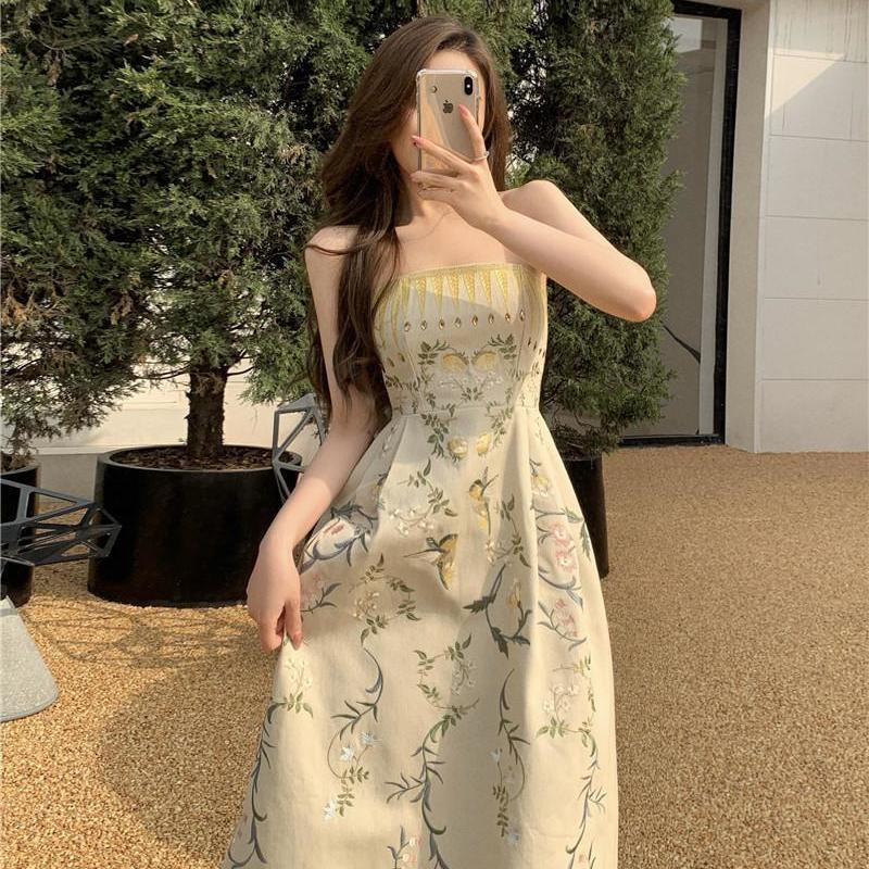 Summer of 2022, mature style, gentle, sexy, floral top, feminine, niche, slim waist, fashion design