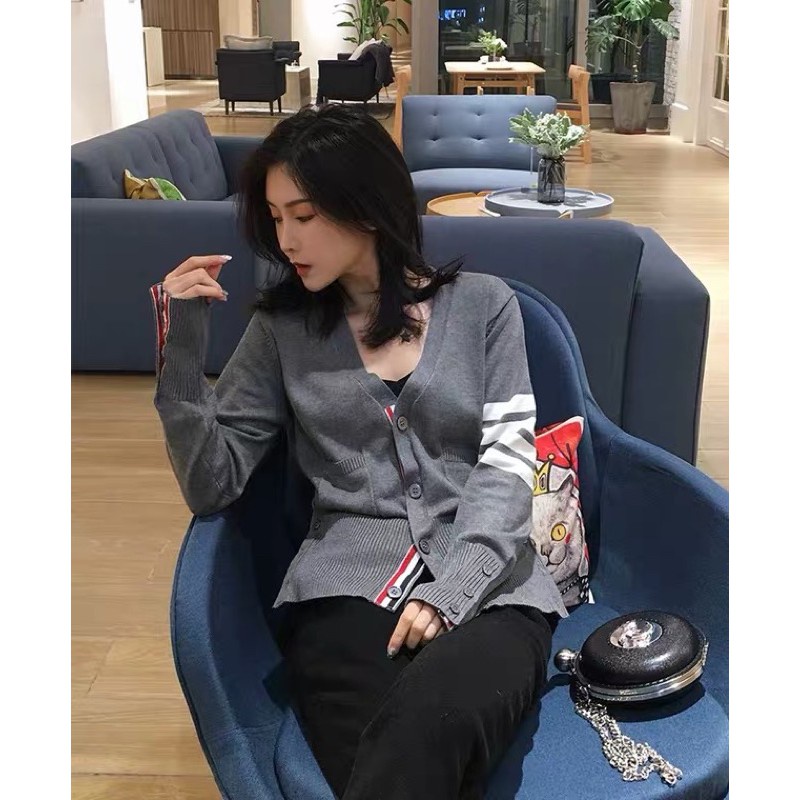 Áo khoác cổ tim Cardigan nam nữ dệt kim Thom Brow.ne 4-Bar 8861 chất vải nỉ len cao cấp thiết kế tay áo kẻ sọc cực sang