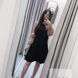 Váy đen pha tay trắng