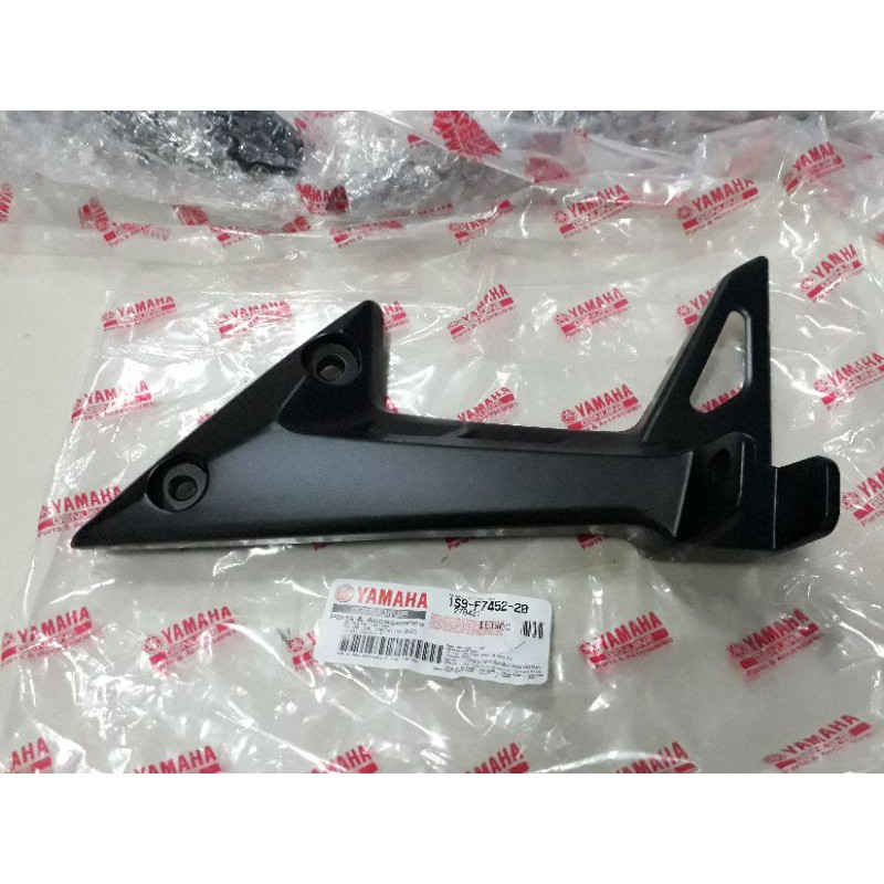 Gác chân nhôm sau bên trái đen nhám xe Exciter 2006~2010 Yamaha hàng chính hẵng 100%