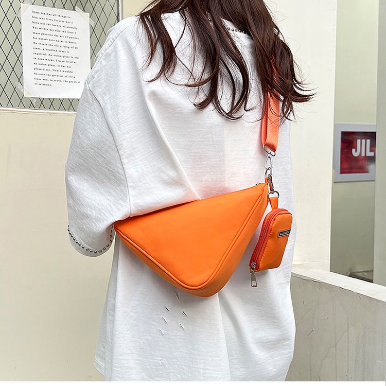 Túi Đeo Chéo Hình Tam Giác Bằng Vải Nylon Thời Trang Độc Đáo Mới Dành Cho Bạn Nữ