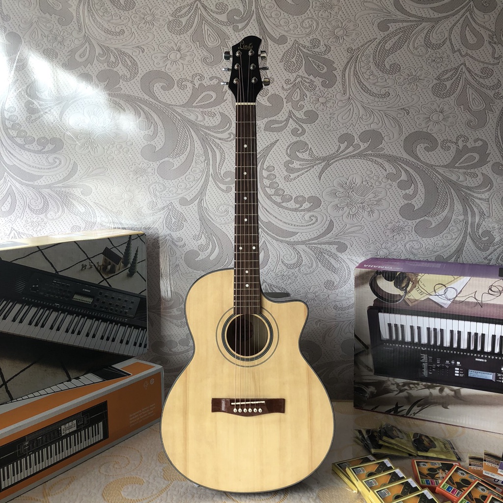 Guitar acoustic L70