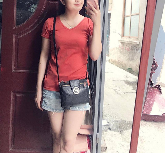 Áo phông nữ cổ tim cộc tay