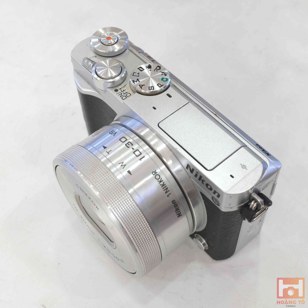 Máy Ảnh Nikon 1 J5 Kit 10-30 mm F3.5-5.6 VR (Bạc) cũ khá đẹp
