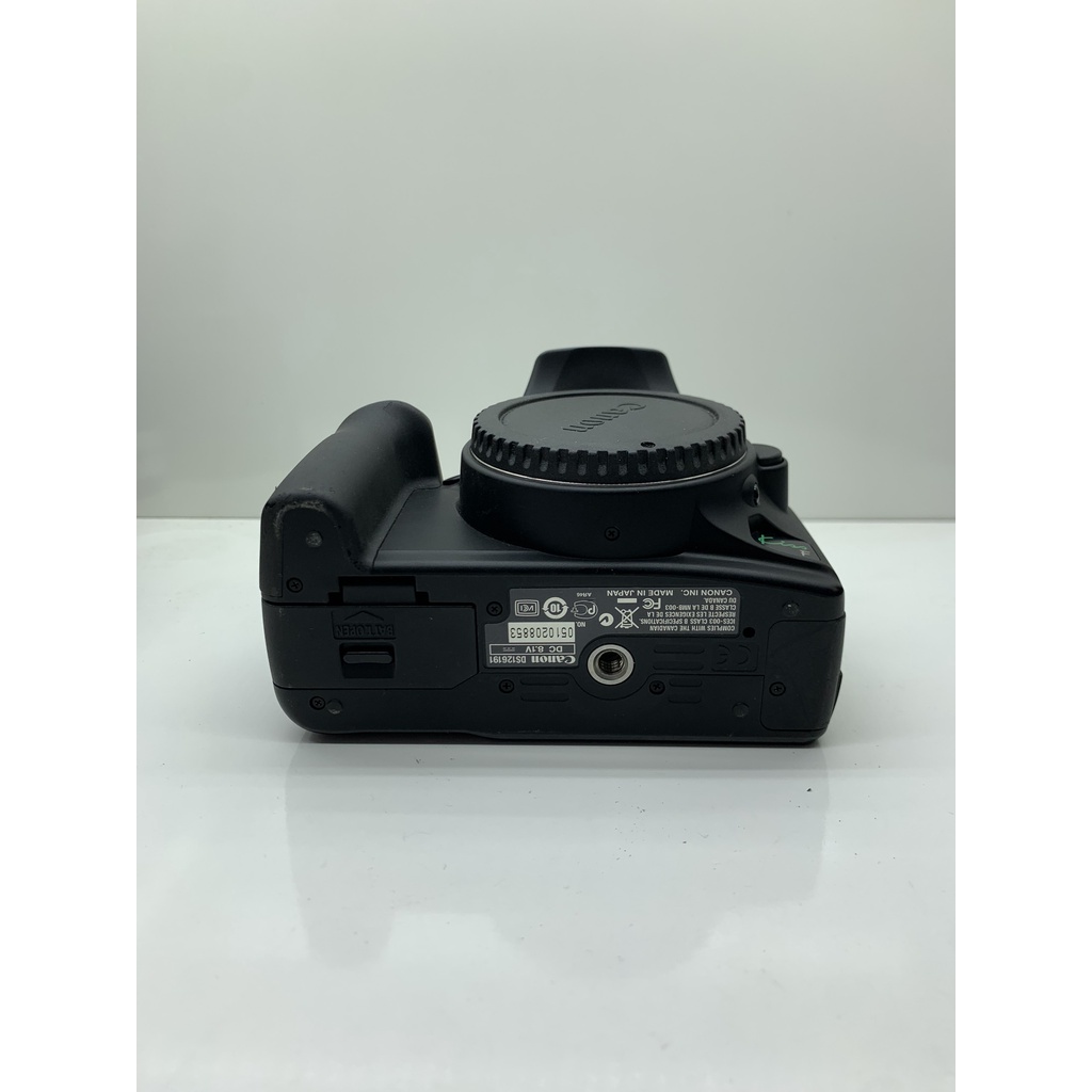 Canon EOS 1000D  Kèm ống kính canon 35-80 95%