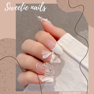 Nailbox - móng úp thiết kế theo size - trắng trang trí len gắn nơ lấp lánh cô dâu