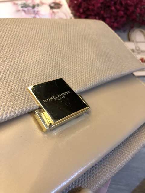 Clutch cầm tay khoá vuông