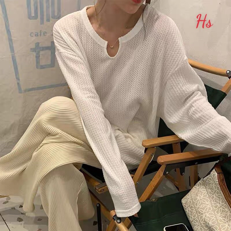 Áo kiểu , áo thun dài tay chất tăm cổ V thụng siêu xinh | BigBuy360 - bigbuy360.vn