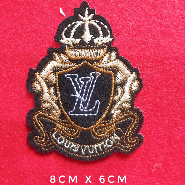 Logo lv vương miệng thêu