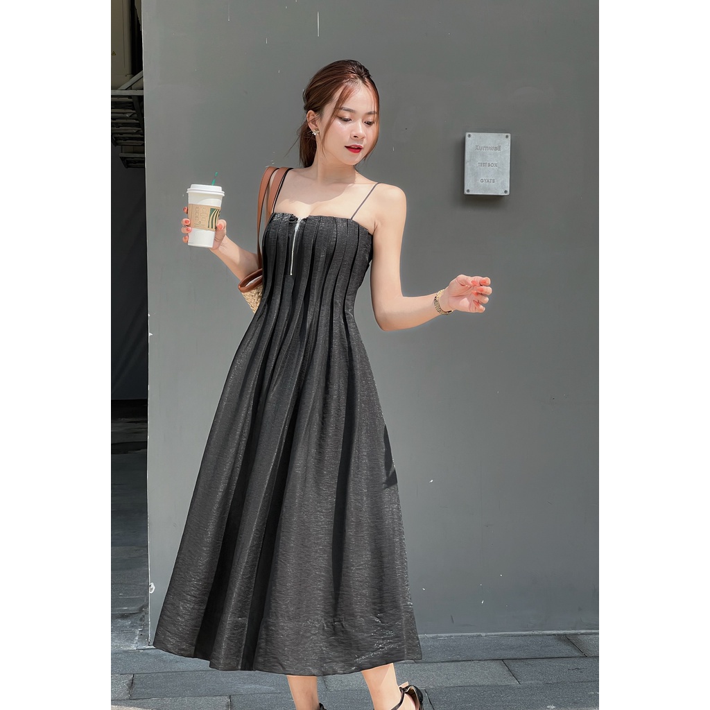Đầm 2 dây ly ngực kem/ đen Joven