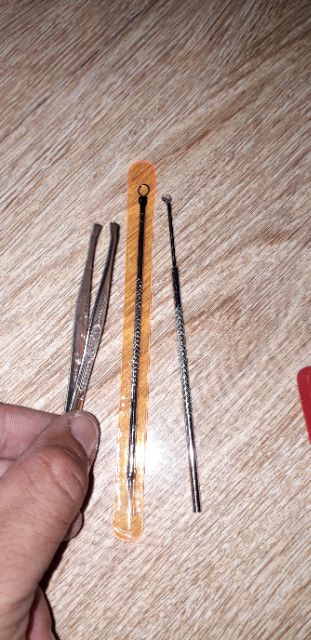 Bộ 3 cây gồm nhíp nặn mụn và lấy ráy tai bằng thép không gỉ