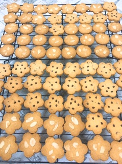 Cookies hạnh nhân, trà xanh