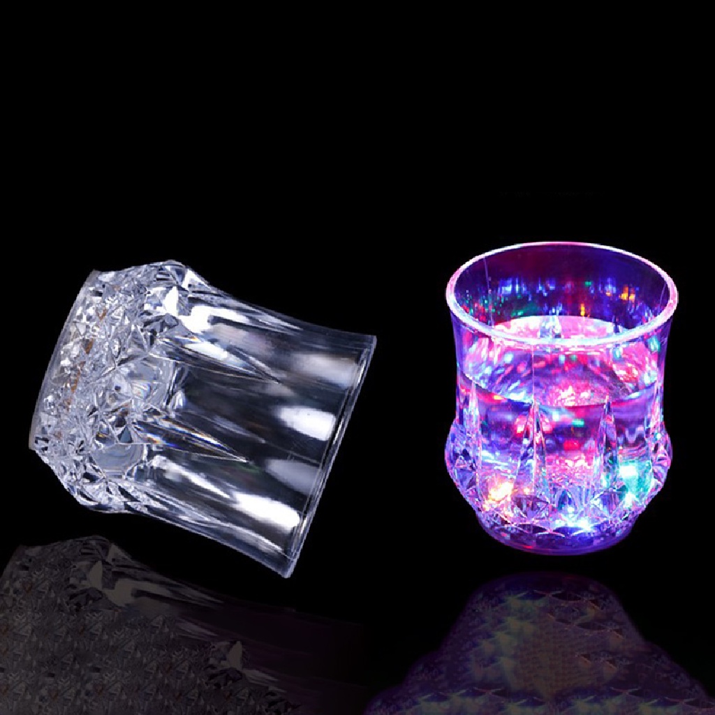 Cốc Nước Có Đèn LED Tự Động Thay Đổi Màu Sắc Sáng Tạo