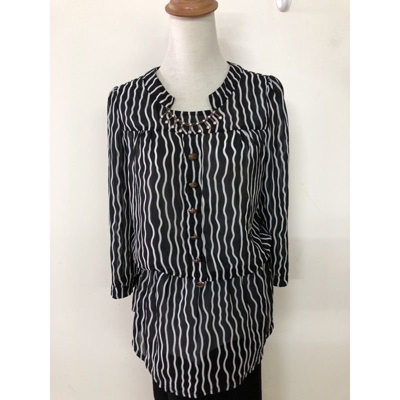 size M áo sơ mi voan hoạ tiết bo đai 2hand mới đanh trắng đen mới cao
