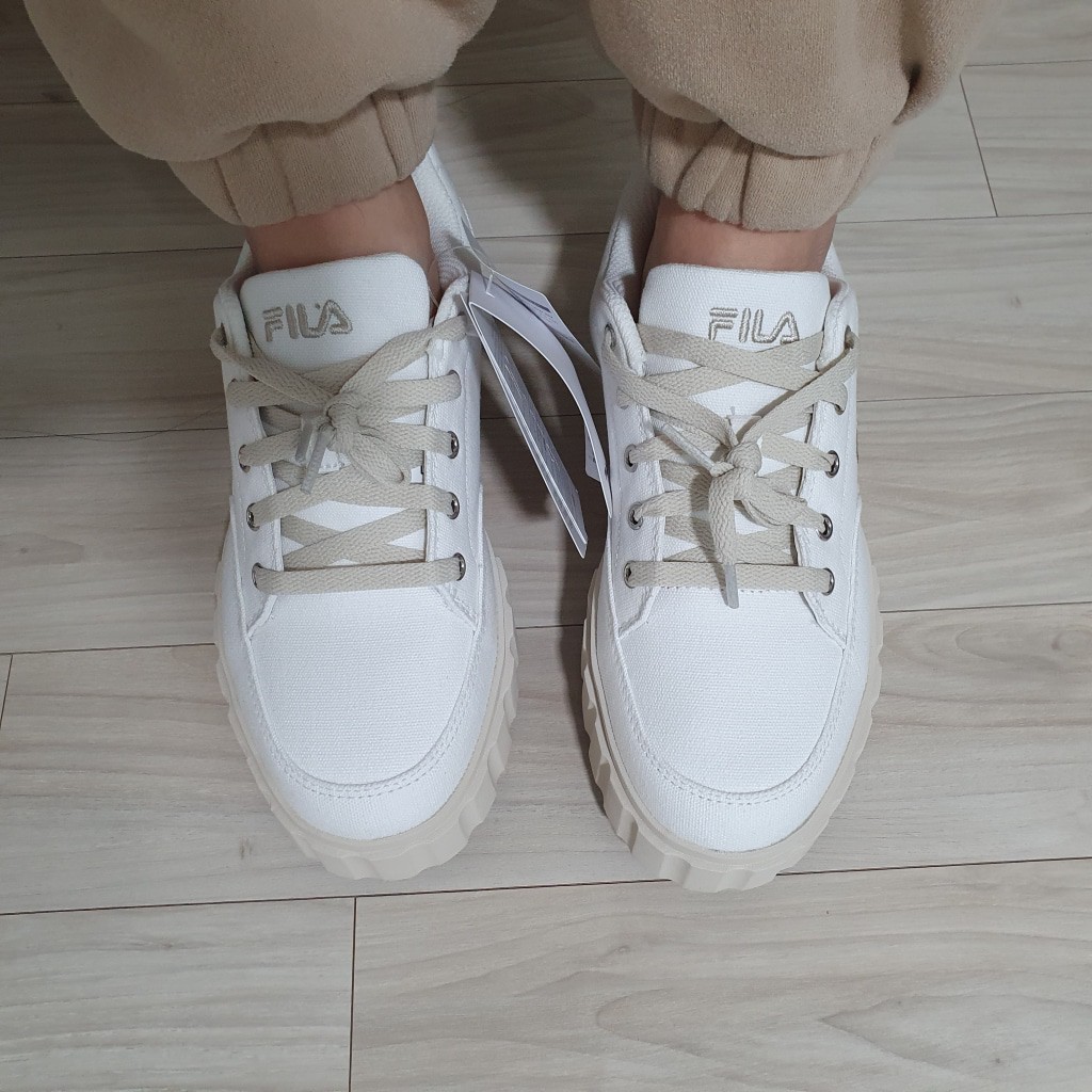 Mua Giày thể thao Fila Sand Blast Low Beige CV_1TM01576D_920 giá rẻ ...