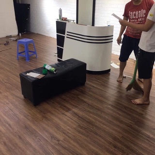 1M2 SÀN NHỰA DÁN KEO VÂN GỖ