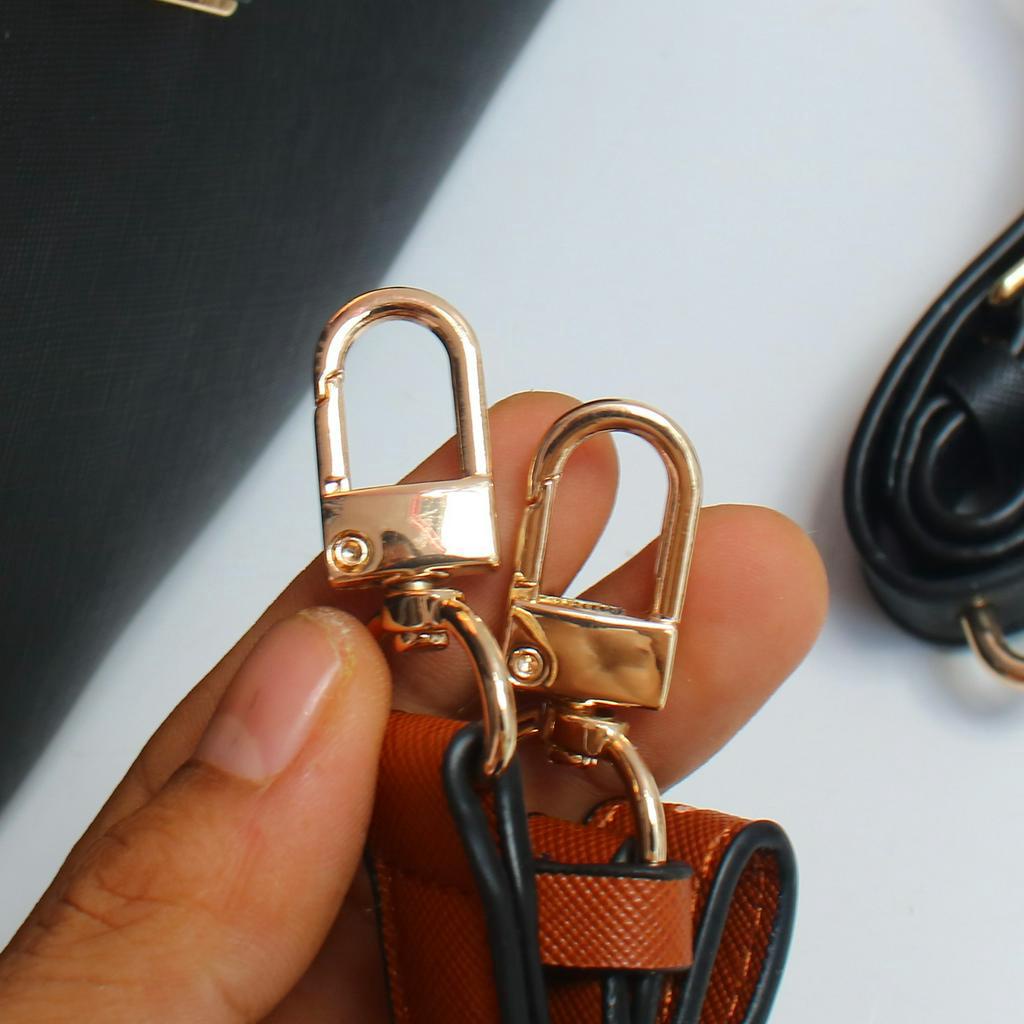 túi kẹp nách guess size 29x16cm nâu