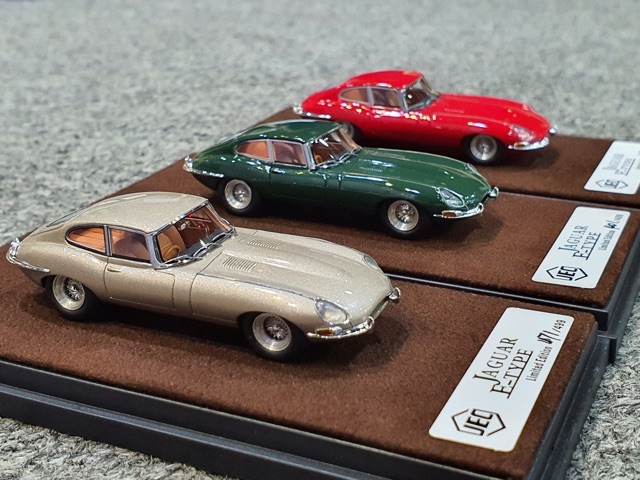 Xe Mô Hình Jaguar E-Type Limited 1:64 JEC ( Xanh Rêu )