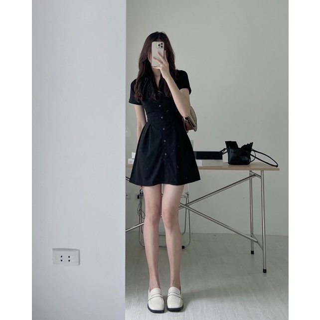 Váy body cổ polo khoét lưng thắt nơ sau phong cách trẻ trung