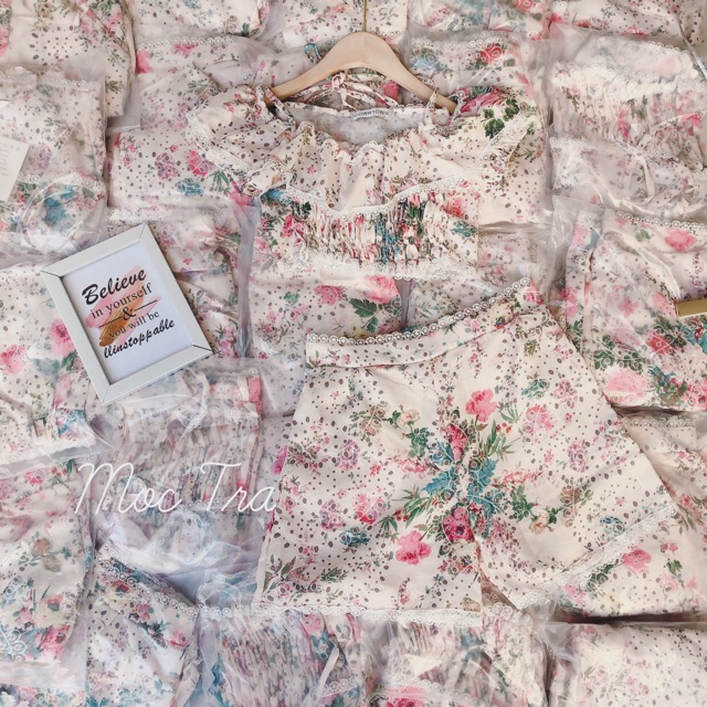Set Trễ Vai Hoa Viền Ren Croptop Siêu Xinh , Set Áo Croptop Kèm Quần Short Hoa Cao Cấp
