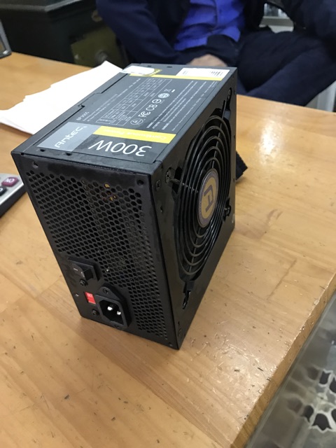 Nguôn Segotep đen 300w fan 12 cũ