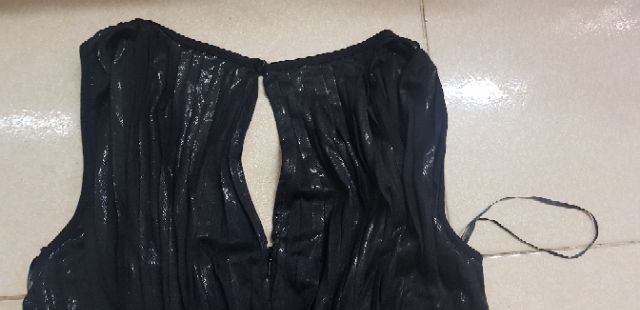 Đầm đen sát nách hàng hiệu French connection