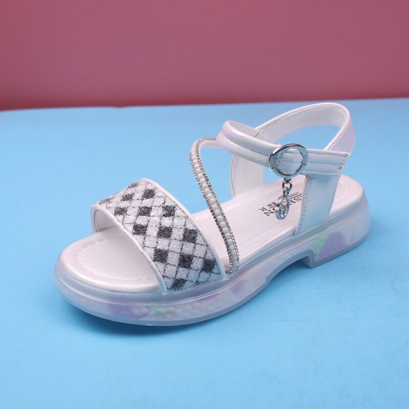 Sandal cho bé gái - dép quai hậu cho bé đi học siêu nhẹ đính hạt quai chéo điệu đà QCCC fullbox size đại 211 (sz26-sz36)