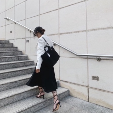 Túi xách nữ màu đen thời trang Lazy Bag, túi da công sở cao cấp sành điệu Onyourshoulder