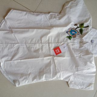 Sơ mi cộc tay thêu hoa UNI