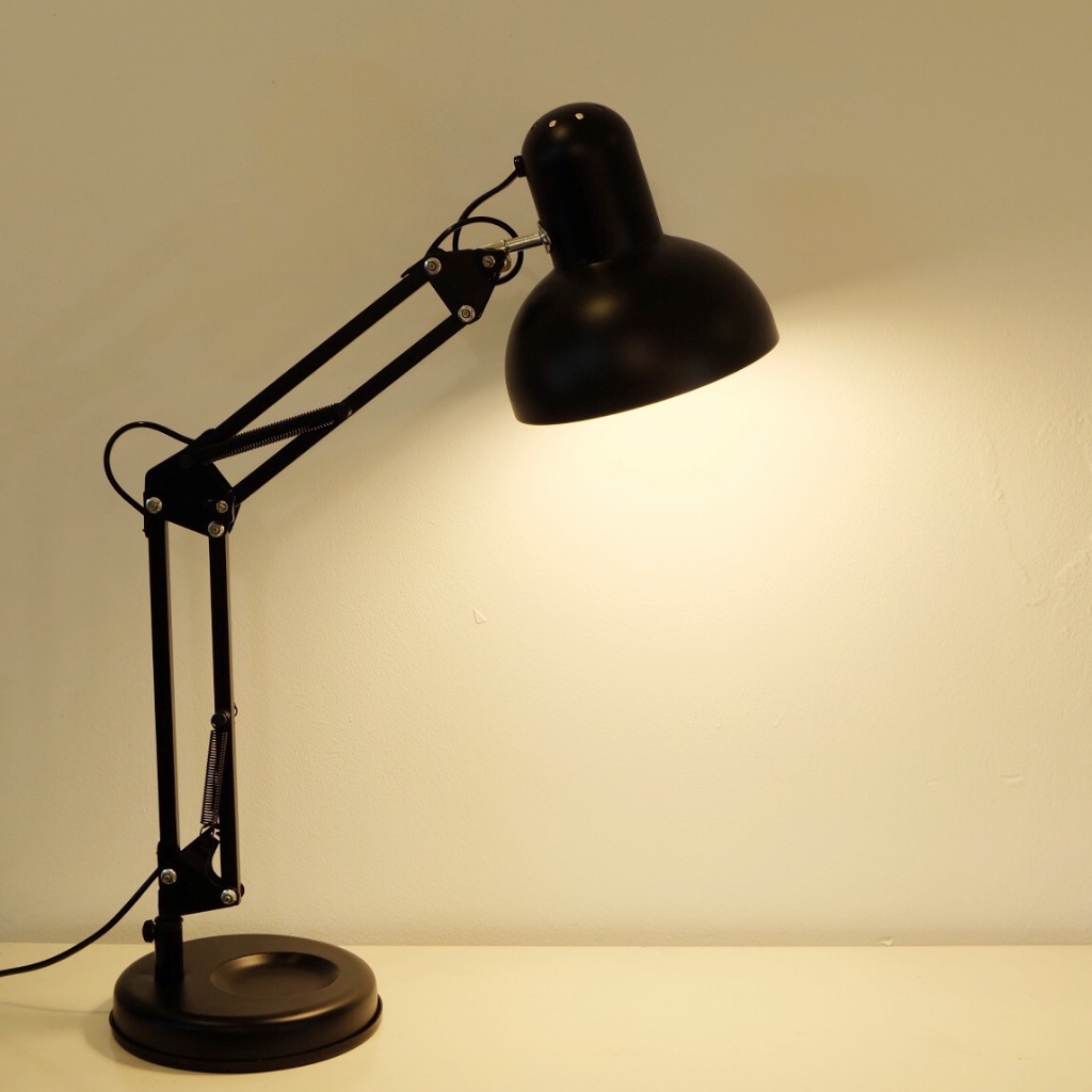 Đèn bàn học Luxo loại chao to không gây chói mắt, kim loại, cơ động xoay gập mọi hướng