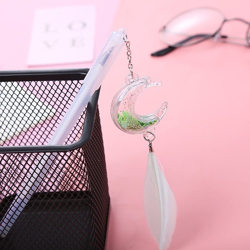 Bút Bi Ngòi 0.5mm Gắn Lông Vũ Mặt Trăng Trái Tim Dành Cho Học Sinh
