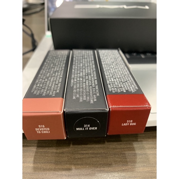 Son MAC powder kiss (Mull it over 314, Devoted to chili 316)