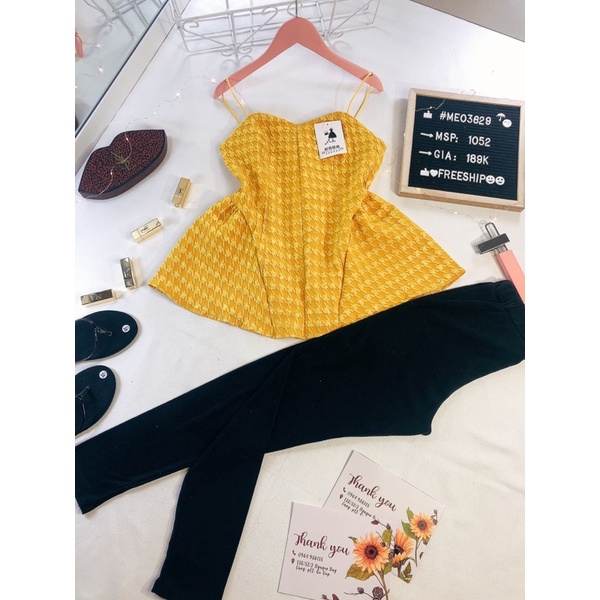 [Chuyên Sỉ] Set áo peplum và quần legging co dãn, lưng áo có khoá kéo.