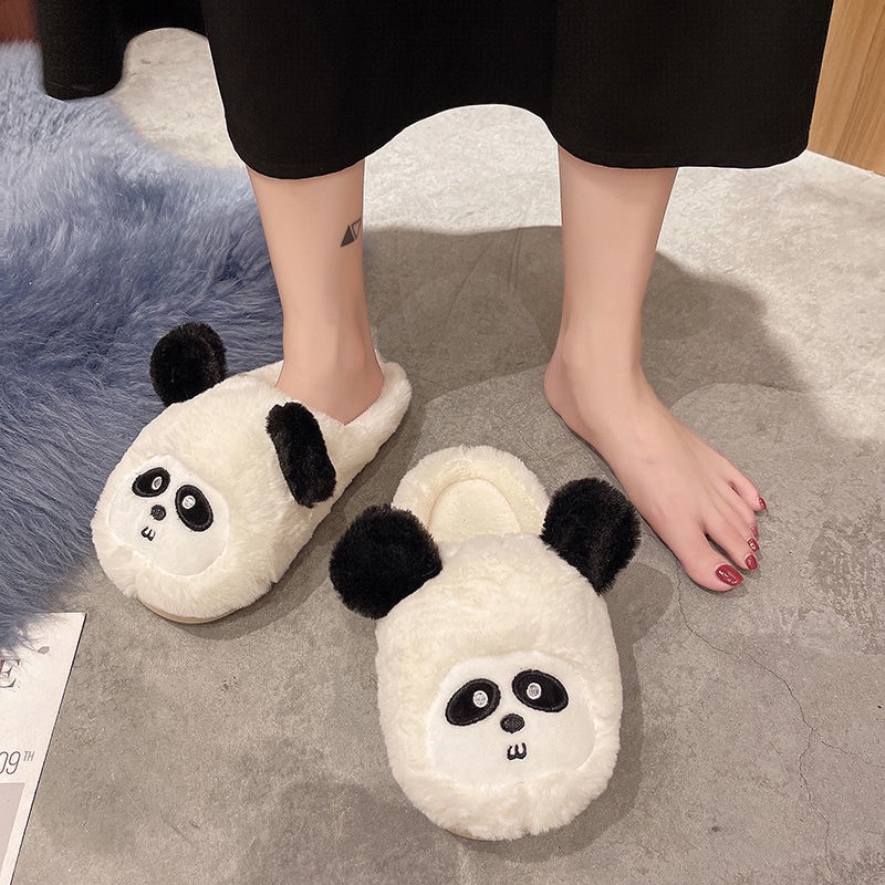 Dép lông mang trong nhà hình thú dễ thương .