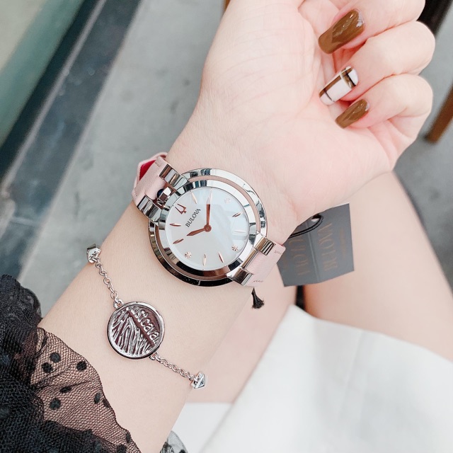 Đồng hồ Nữ Bulova RUBAIYAT dây da hồng (dòng đồng hồ với biểu tượng Nữ thần thời gian sau nắp lưng đặc trưng)