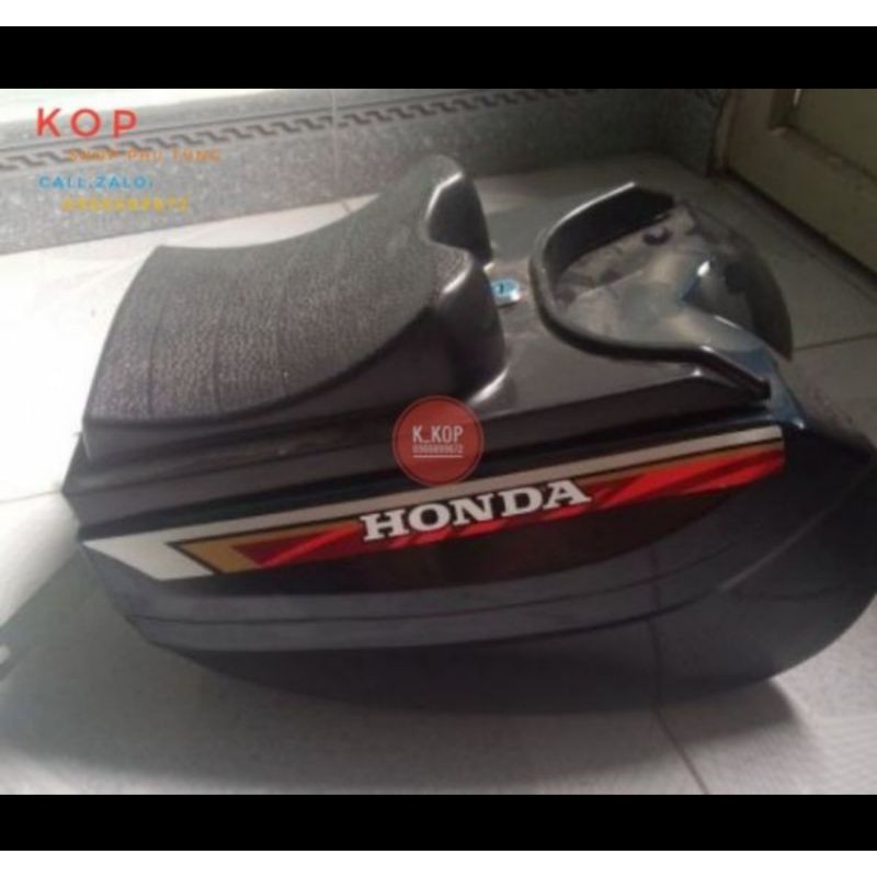 thùng đồ kiêm ghế ngồi cho bé huyền thoại xe honda DREAM super cúp