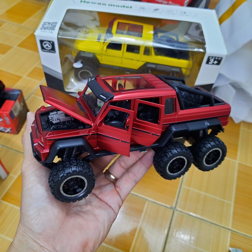 Mô hình xe ô tô Mercedes-Benz G63 AMG 6x6 mô hình tỉ lệ 1:32 bằng hợp kim có âm thanh và đèn