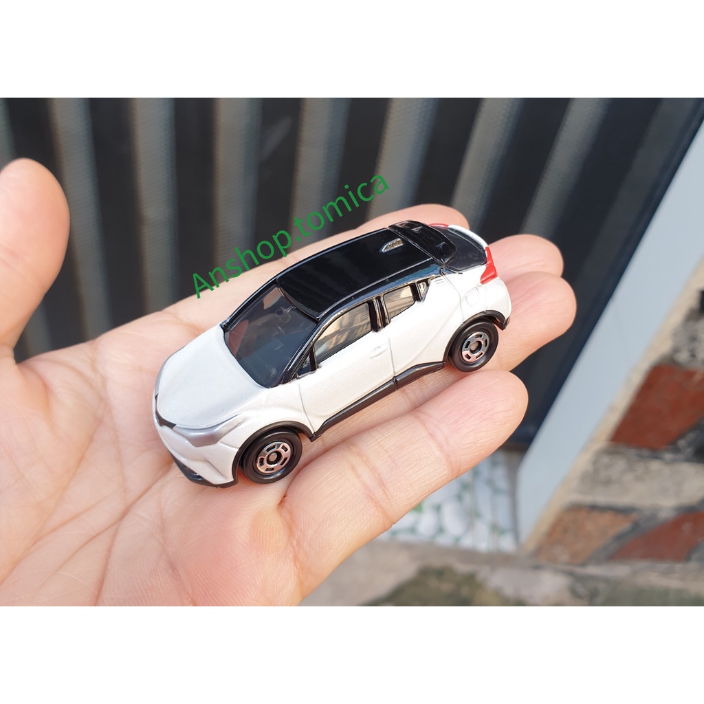 Mô hình xe Toyota màu trắng mở được cốp sau tomica Nhật Bản