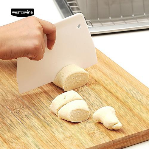 Dụng Cụ Cắt Bột Bánh Bằng Nhựa Tiện Lợi