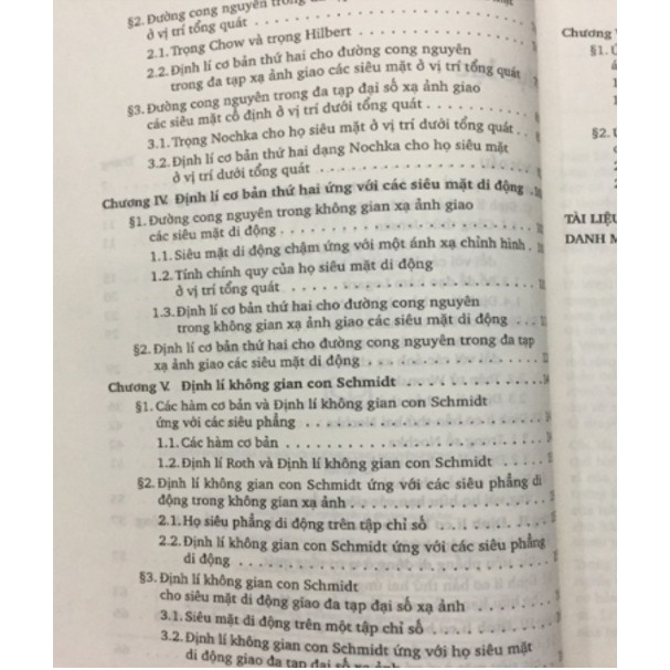 Sách - Lí thuyết phân bố giá trị đối với đường cong nguyên trong không gian xạ ảnh