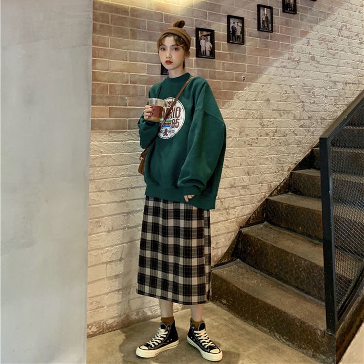 Set áo sweater cổ tròn dài tay + chân váy kẻ sọc caro thời trang cho nữ