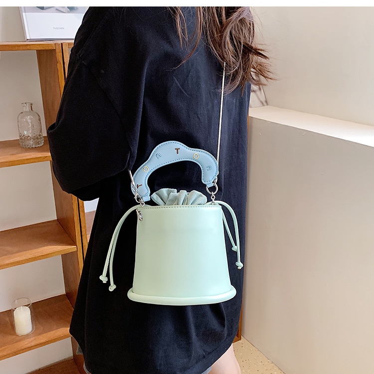 Túi đeo vai IELGY thiết kế đơn giản dễ phối đồ cho nữ