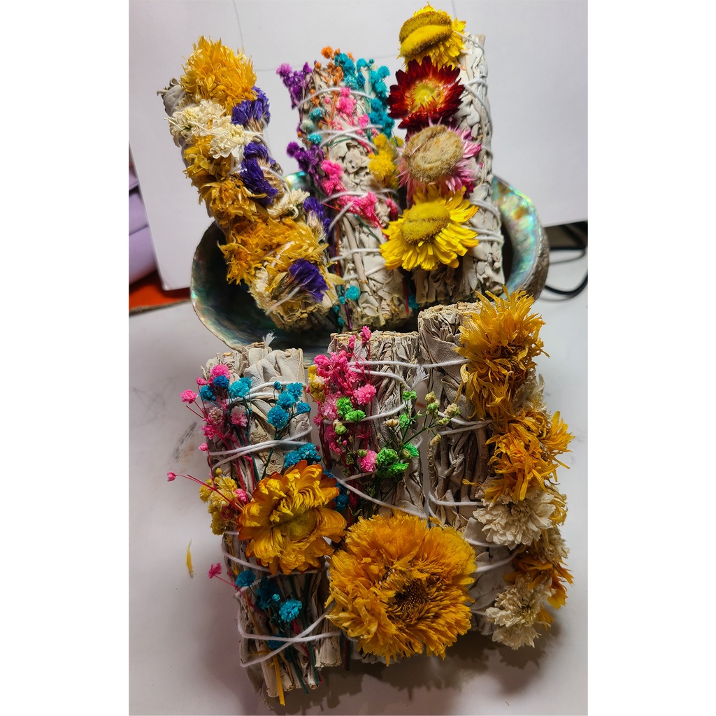 Xô thơm trắng phối hoa cỏ dễ thương 11cm