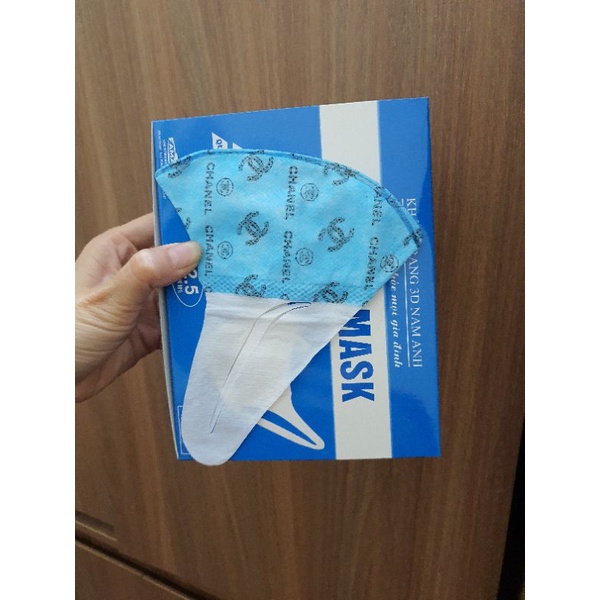 Hộp 50 chiếc khẩu trang 3D họa tiết chữ X móc