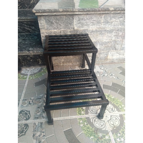 Bậc bước lên thềm cao. Đa đạng mẫu mã-kích thước.Mặt bậc sâu 25cm. Ngang 30-50cm. Mỗi bậc cao 15cm