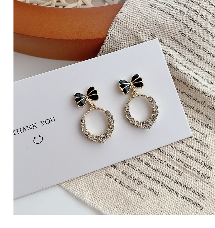 Khuyên tai tròn hình bướm phong cách Hàn Quốc thời trang